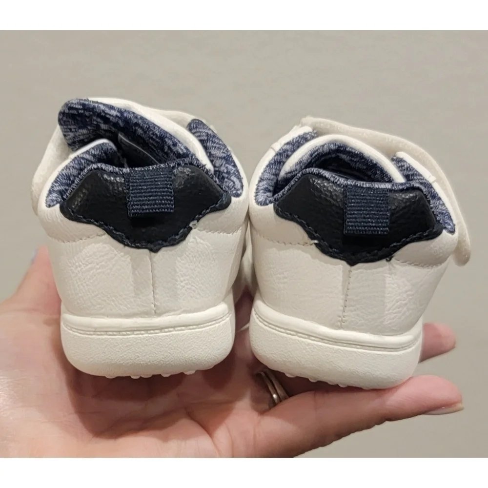 Carter's Unisex-baby Kyle White Sneakers size 2